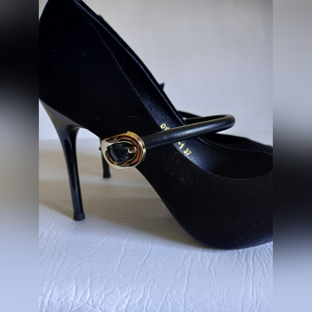 Bigtree Women's Sophisticatwd Black Stiletto Heels by - Picture 6 of 13